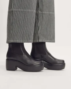 Everlane Shoes|Boots*The Puffa Boot Black